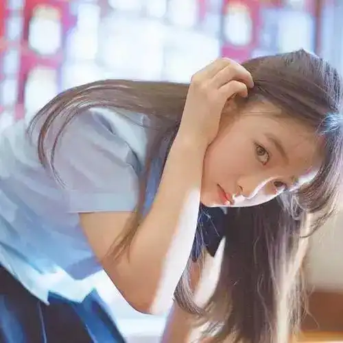女生头像甜美清纯可爱背