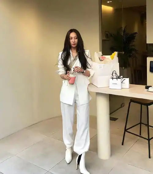 韩国的ins时尚博主seonhye百搭简洁单品利用率超高