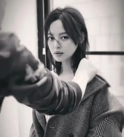 jk制服女生头像锁骨辛芷