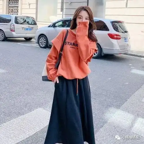 卫衣奶奶裙才是真高级优雅减龄,气质女人可照搬