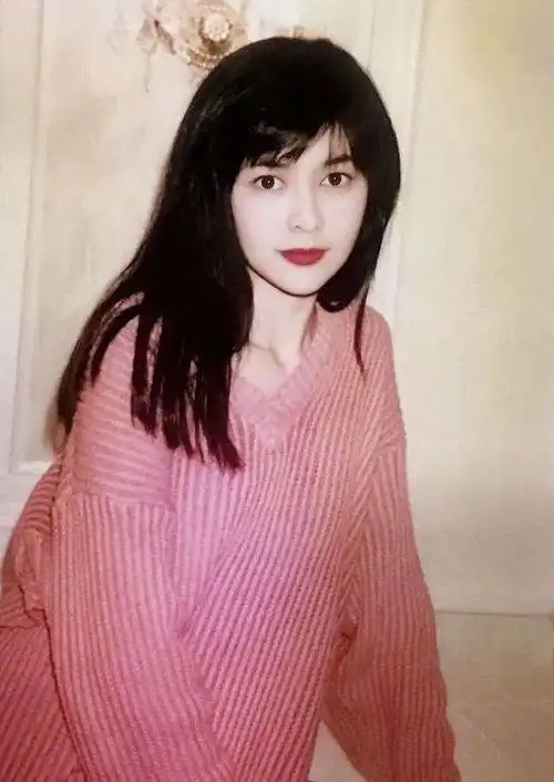 香港顶级富商刘銮雄,娱乐圈美女的集邮之旅