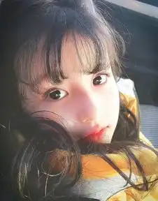 组图王思聪关注的小仙女大眼睛灵动可爱