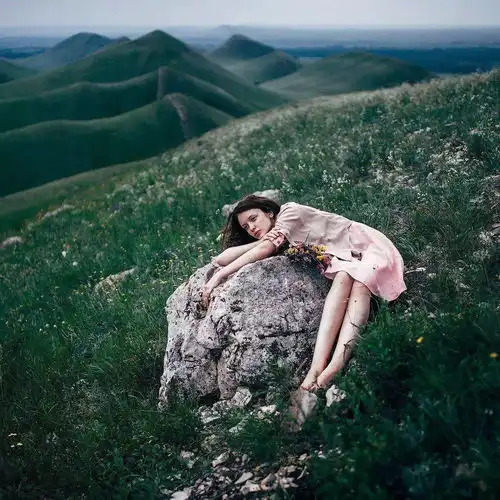 光线构图情绪,俄罗斯女摄影师的诗意绝美人像