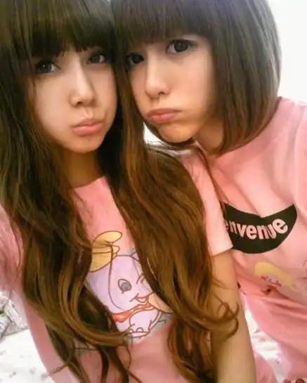 看起来有点成熟,脸有点长,下巴有点尖,头发到腰部,请问剪什么发型好看呢谢谢呵呵