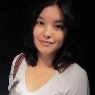 她是中国最美的翻译官,人送外号冰山美女,人生经历非常励志