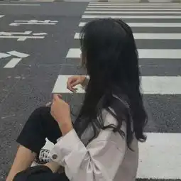 侧身小女生头像