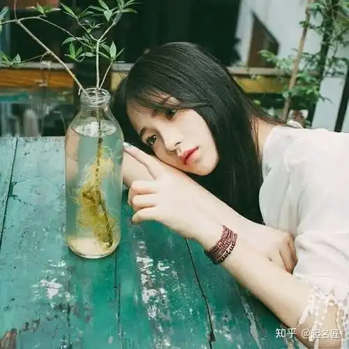 女孩名字精选与菀字搭配兴旺奋发向上的女孩名字