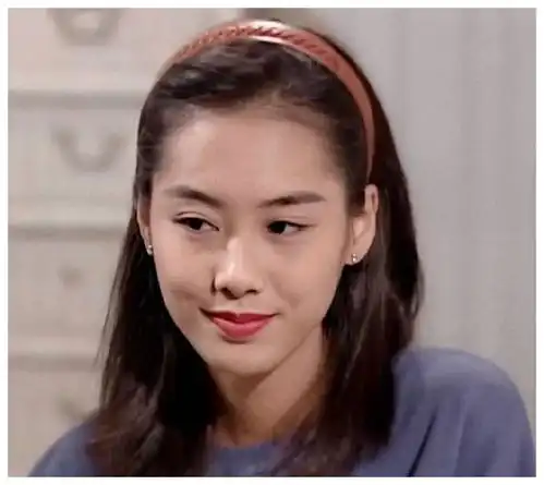 朱茵鸭舌帽头像