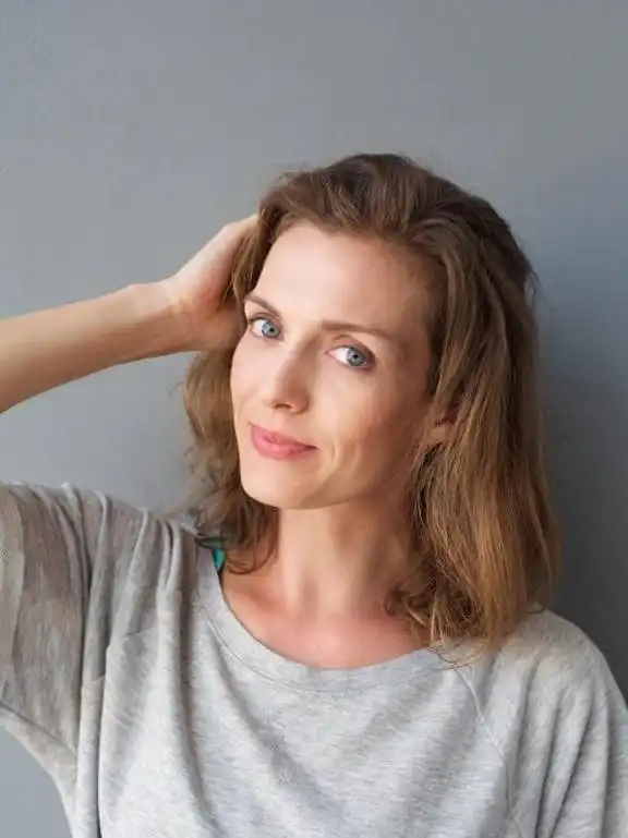 女人进入绝经期,常做2件事,多用它们泡水喝,有助于子宫保养女性