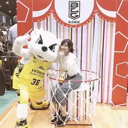 王思聪新日本女友曾出演死亡笔记,如今二人坐劳斯莱斯出游