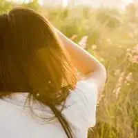 急求背面或侧面的女生的头像,有一点朦胧的,要很好看的那种哈