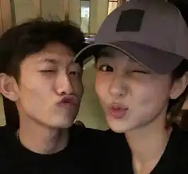 张一山当众表白,做女朋友好不好杨紫下意识的动作,真逗