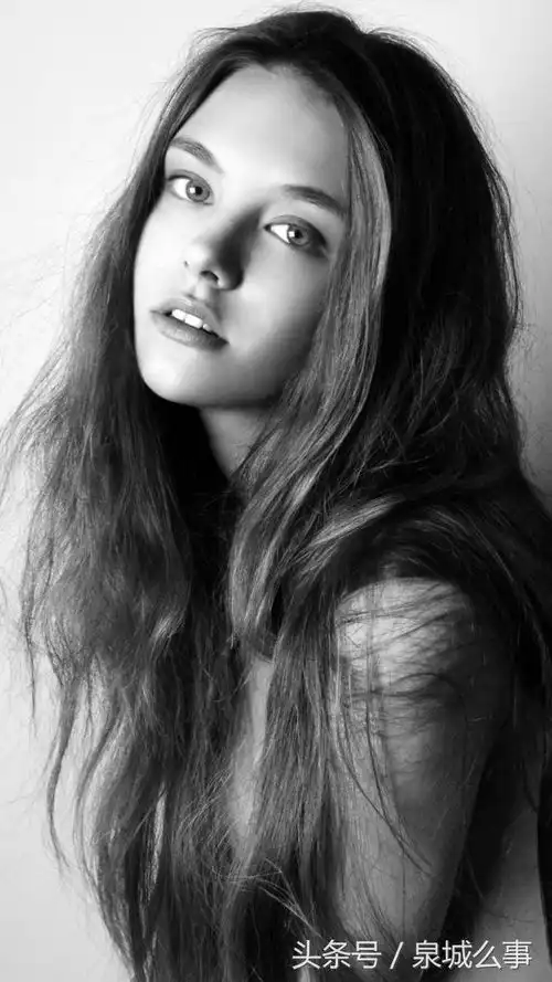 黑白色头像女生背影壁纸