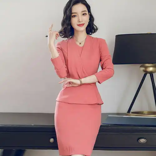 过年总是少不了红色,一款红色套装,让你秀出优雅时尚范