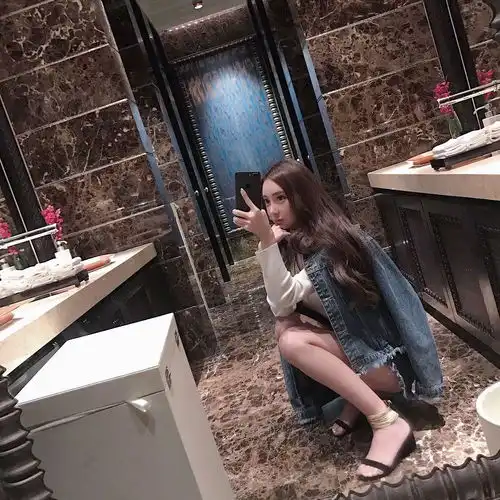 第245期台湾美女heesch.chi修长大白腿你是否想多看一眼