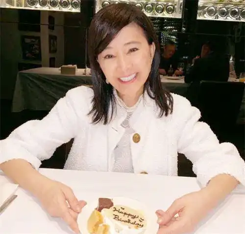 日本最痴情富豪,痴恋中国女神30年,55岁如愿以偿抱得美人归