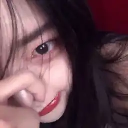 最新网红脸女生头像大眼睛