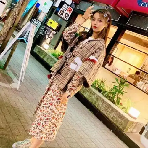 38岁韩艺瑟和22岁杨超越撞衫,高冷御姐vs清纯田园,真是各美各的