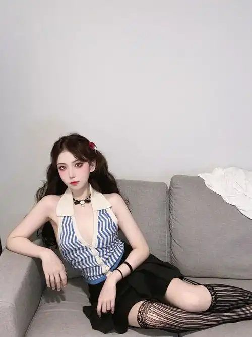 职场轻熟小姐姐太赞了,成熟优雅精迷人,女人味十足