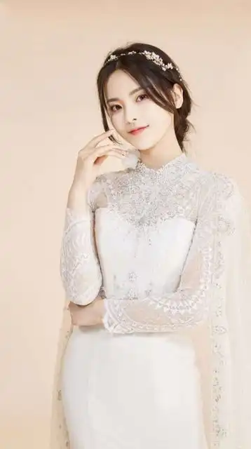 杨超越两年前vs两年后变化大,看看舞台直拍就知道了