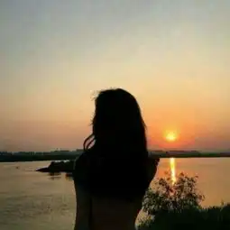 夕阳下的背影女生头像情