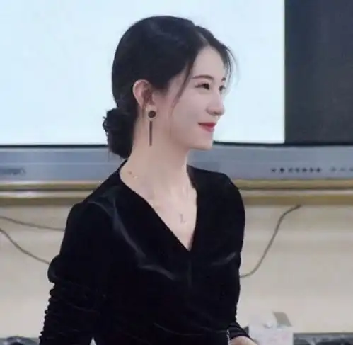 浙江工商大学90后法学副教授走红颜值吸睛,实力更圈粉