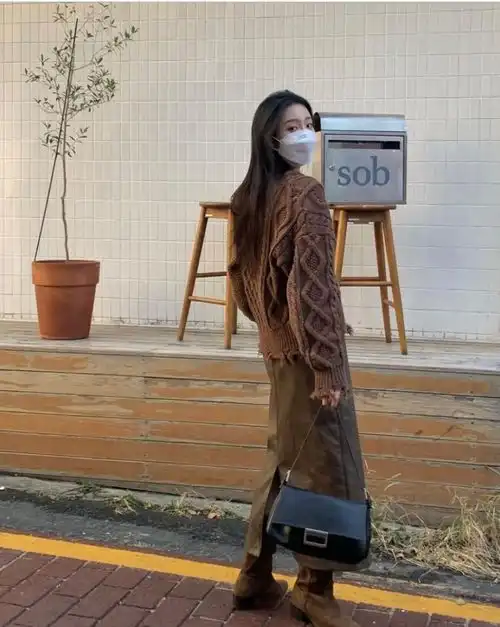 当韩式风格遇到高冷气质,塑造都市职业女性的大方温柔感,美得很有型
