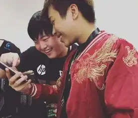 ig夺冠13天后uzi首次露面,网红女友uu陪伴左右,卢本伟约看电影