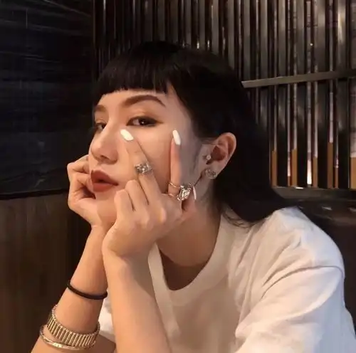 霸气侧漏女头像延迟退休