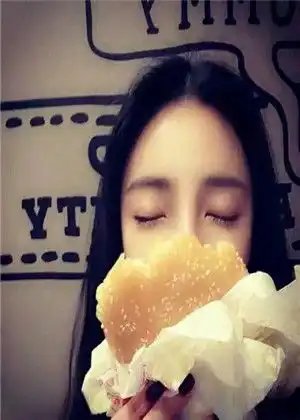 天生吃货的女人面相,她们为美食而生