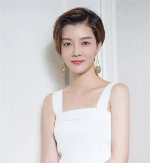 山西首富花5000万办婚礼,娶明星车晓,如今企业破产,已劳燕分飞