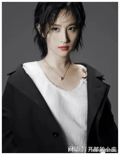 刘亦菲狼尾造型撞脸王楚然神似刘诗诗高贵冷艳短发美又出新高度