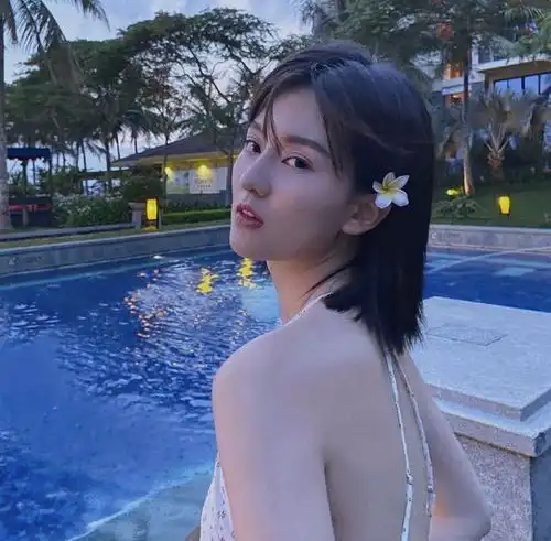 女生纯欲头像乔欣