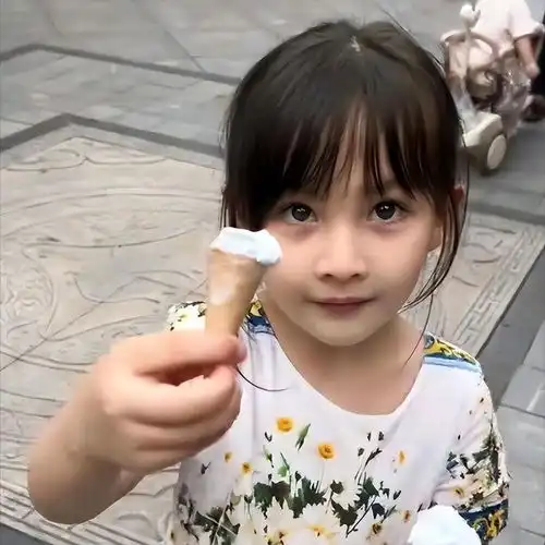 湖北小伙苏华被外国美女倒追,生2个混血宝宝,大女儿超像杨幂