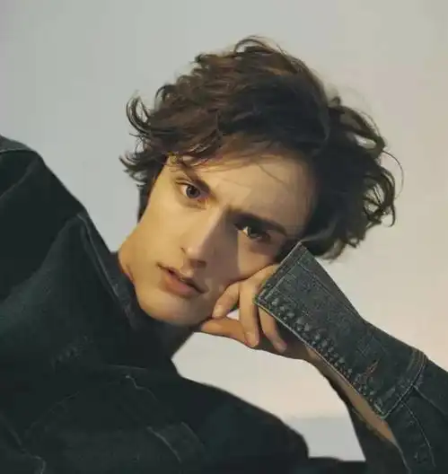 换个发型,立刻变小鲜肉