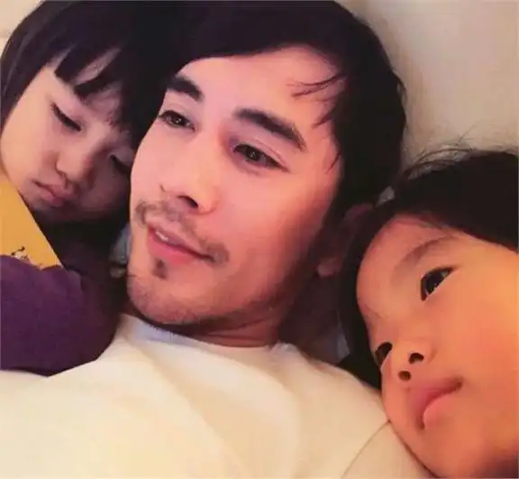 娶三婚老婆接盘私生子为继子放弃生育,娱乐圈后爹只服这4位