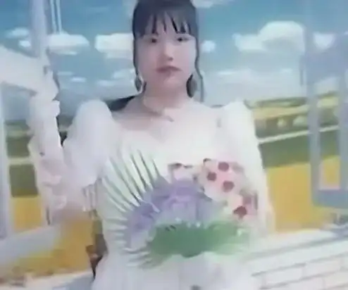 女子隐瞒年龄迷恋小男友,被发现后惨遭抛弃,男友跟我妈一样大