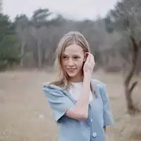 qq头像亲们给个赞吧女生欧美风