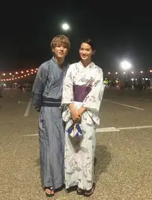 屈菁菁首亮相真人秀高冷女神变花样姐姐