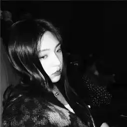 女生伤感侧面黑白头像2018一颗陪你到老的心还不够吗