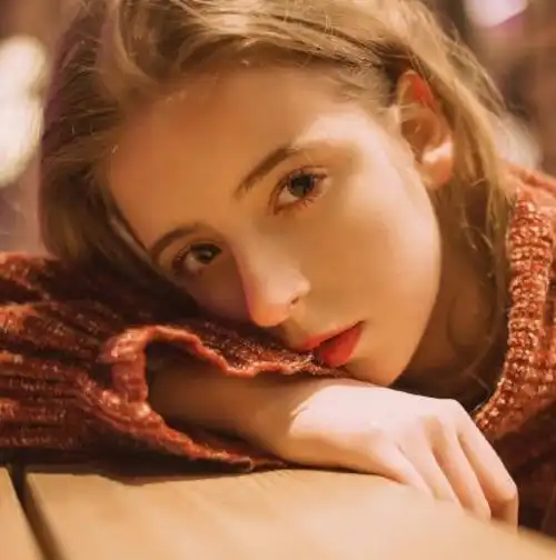 高级感头像欧美女生海报