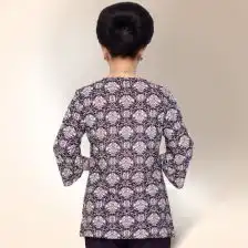 碎花红色上衣