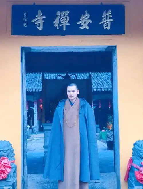 浙江一寺庙住持,因长得太帅,曾被多名美女追求却一心向佛