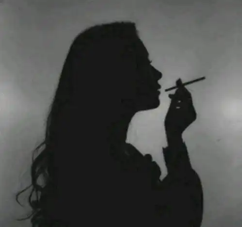 有一点伤感的头像女生