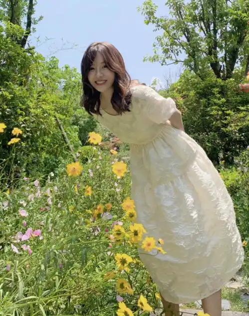 闭眼闻花香头像