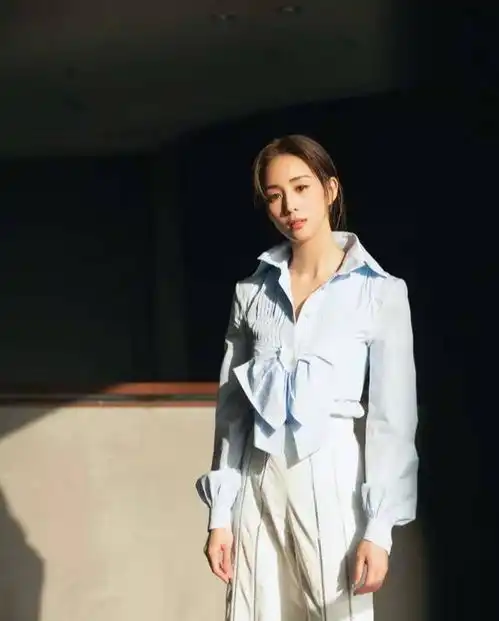 时尚还显气质,绝对要瞧一瞧台湾第一气质美女张钧甯的穿搭