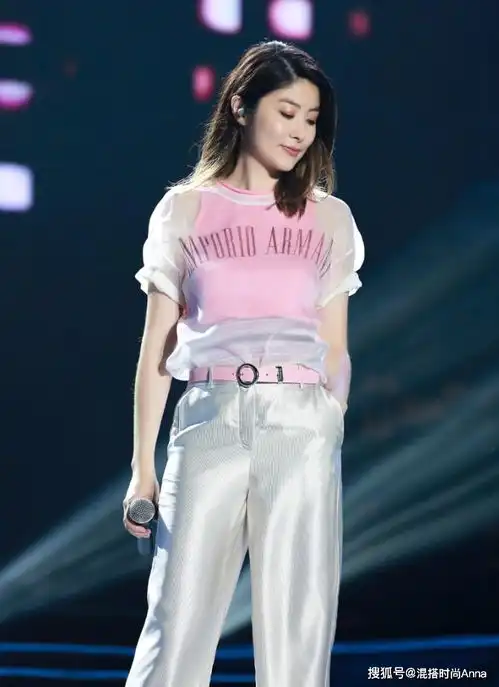 陈慧琳太年轻了,穿白衣美如少女清新又干净,说她48岁真不敢相信