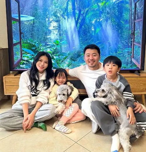 快女黄英定居杭州,花1万多租5层别墅,儿子住大间女儿却睡小房子