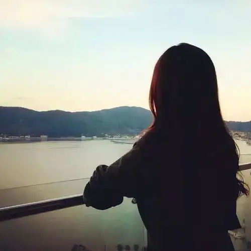 有哪些好看的头像女生背