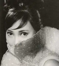 曾是最美少女,却被亲妈逼拍裸照毁掉事业姻缘,堕落天使华丽逆飞回天